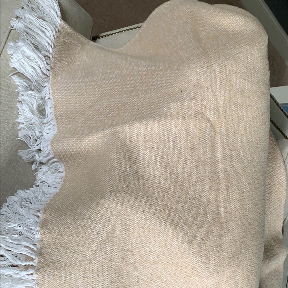 Matouk Pezzo Throw in Champagne